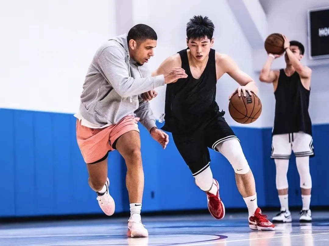 开云体育下载-冲刺阶段布鲁克林篮网止住颓势——CBA常规赛节点到来,气氛紧张,更衣室氛围转暖的简单介绍