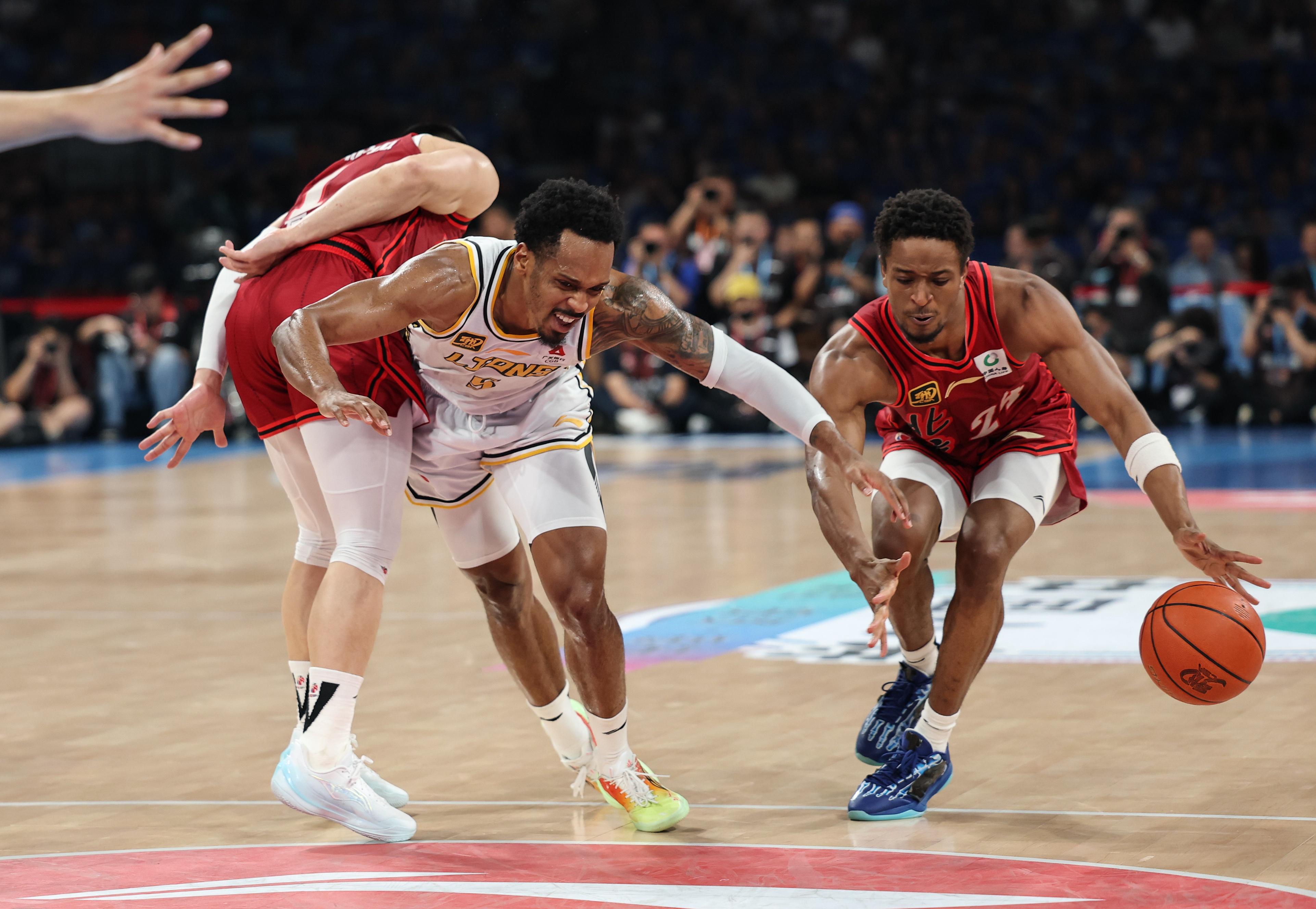 开云体育下载-冲刺阶段布鲁克林篮网止住颓势——CBA常规赛节点到来,气氛紧张,更衣室氛围转暖的简单介绍