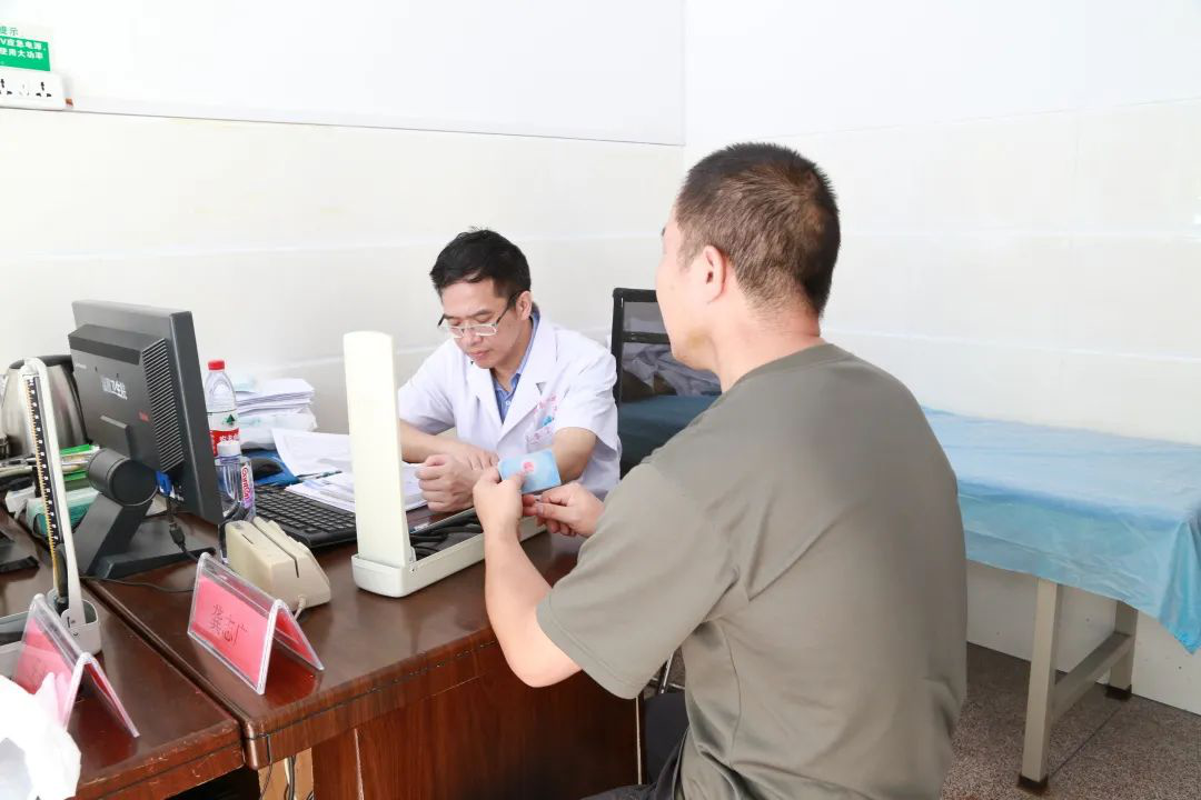 开云官网-冲刺阶段体能课后,斯图加特止住颓势备战葡超,话题不断,医务组通报恢复(胸外按压时频率要尽量快)